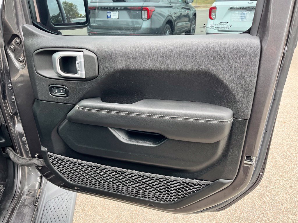 Used 2020 Jeep Gladiator Overland AWD/4WD image 16
