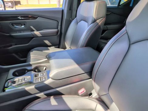Used 2025 Honda Pilot TrailSport image 29