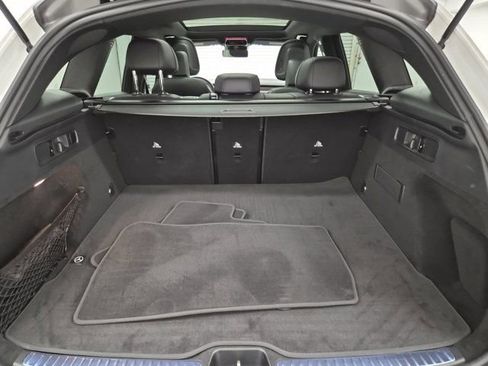 Used 2025 Mercedes-Benz GLC 300 image 8