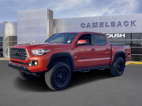 Used 2017 Toyota Tacoma TRD Off-Road image 31