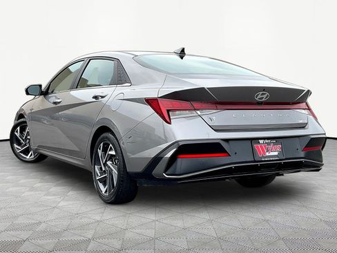Used 2024 Hyundai Elantra Limited FWD image 4