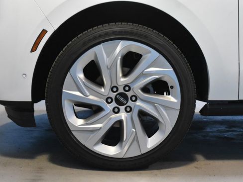 Used 2025 Lincoln Navigator L Reserve AWD/4WD image 28