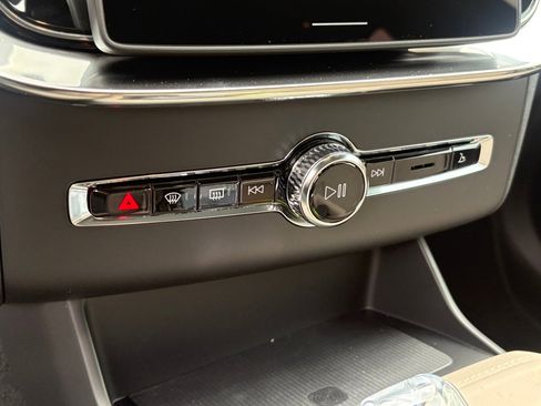 New 2026 Volvo XC90 B6 Plus image 17