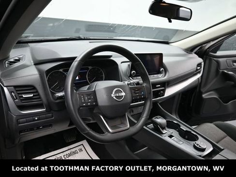 Used 2025 Nissan Rogue SV image 12