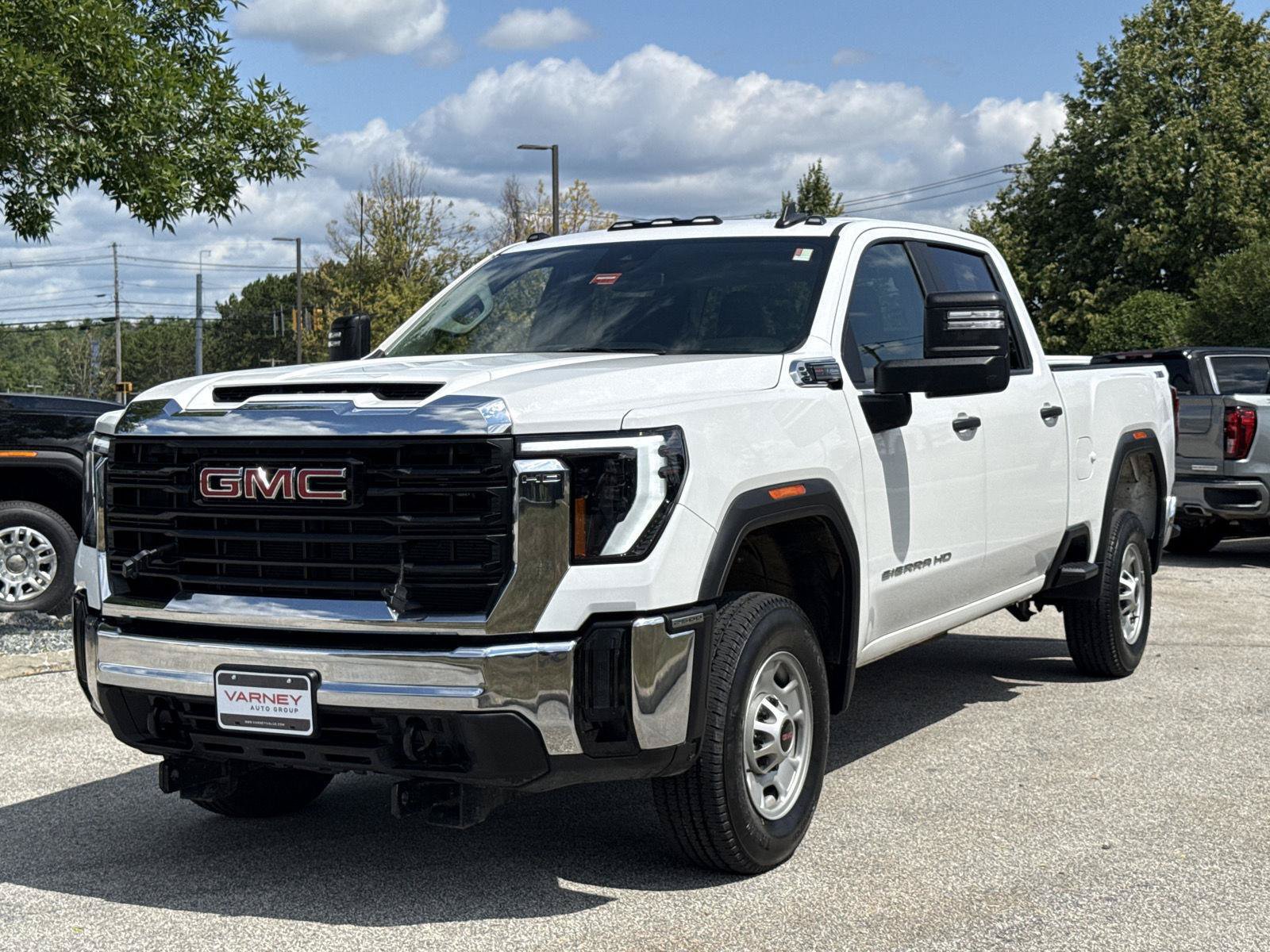 Used 2025 GMC Sierra 2500 Pro w/ Convenience Package AWD/4WD image 1
