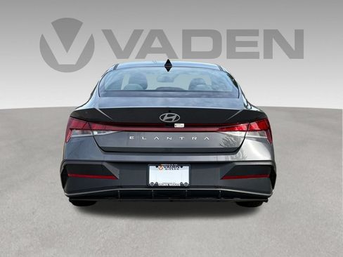 Used 2024 Hyundai Elantra SEL FWD image 23