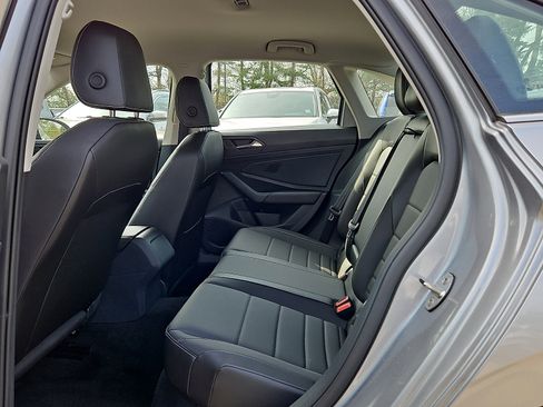 Used 2023 Volkswagen Jetta SE FWD image 12