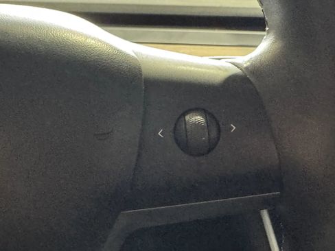 Used 2020 Tesla Model 3 Standard Range Plus image 17