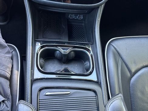 Used 2025 Chrysler Pacifica Limited FWD image 19