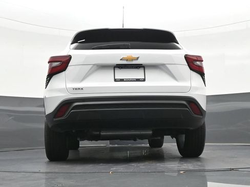 Used 2024 Chevrolet Trax LS w/ LS Convenience Package FWD image 43