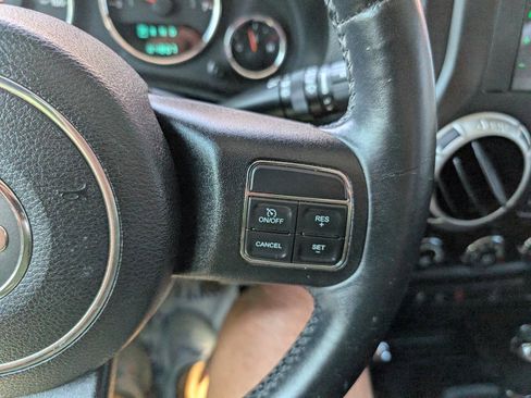Used 2014 Jeep Wrangler Unlimited Sahara AWD/4WD image 19