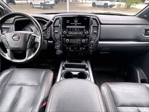 Used 2023 Nissan Titan PRO-4X w/ Pro-4x Convenience Package AWD/4WD image 15