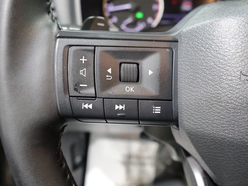 Used 2025 Nissan Rogue SV AWD/4WD image 35
