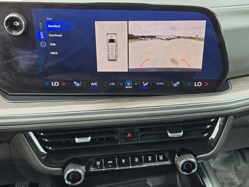 Used 2025 Chevrolet Suburban Z71 AWD/4WD image 18