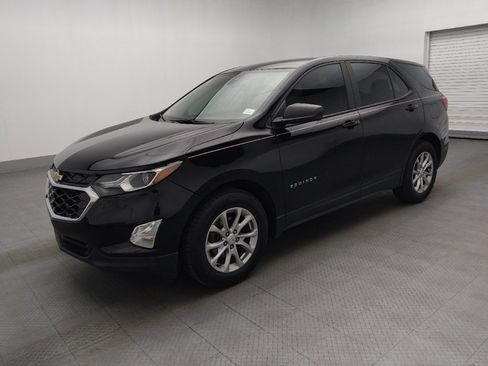 Used 2020 Chevrolet Equinox LS image 2