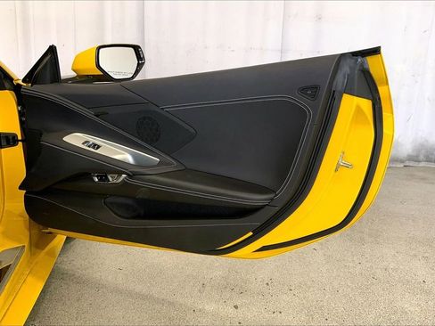 Used 2025 Chevrolet Corvette Stingray Coupe w/ 1LT RWD image 21