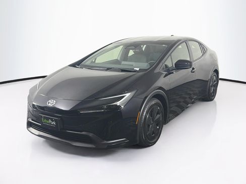 Used 2026 Toyota Prius LE FWD image 3