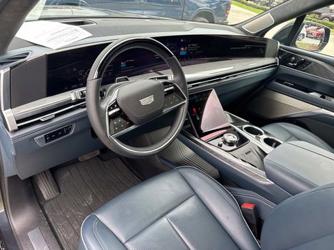 Certified 2025 Cadillac Escalade IQ Luxury 2 w/ LPO, Premium Carpet Package AWD/4WD image 22