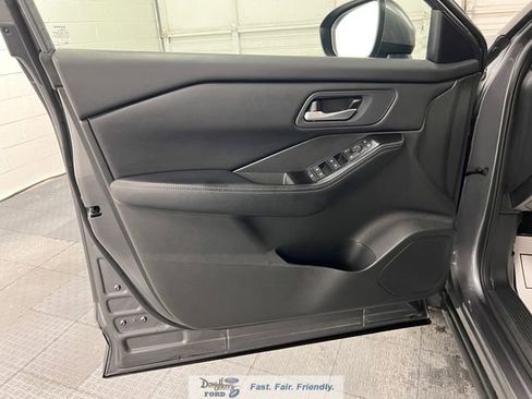 Used 2025 Nissan Rogue SV FWD image 24
