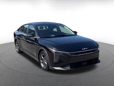 Used 2025 Kia K4 LXS FWD image 2