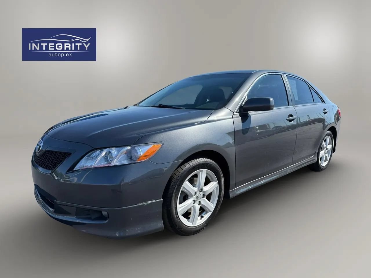 Used 2009 Toyota Camry SE FWD image 1