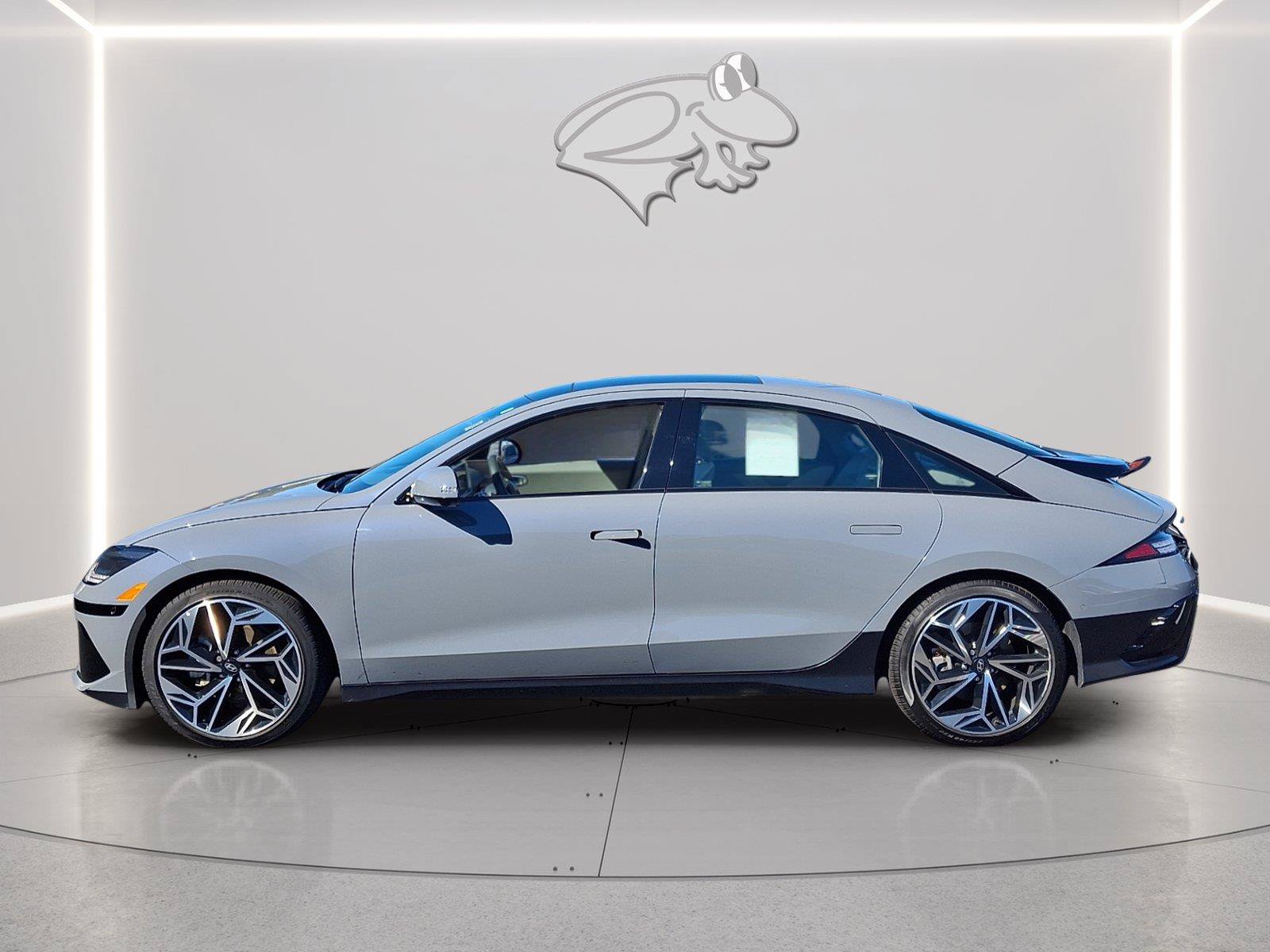 Used 2023 Hyundai Ioniq 6 Limited RWD image 2