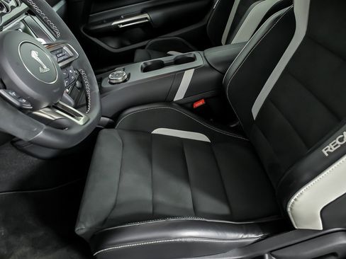 Used 2020 Ford Mustang Shelby GT500 w/ Carbon Fiber Track Pack image 19