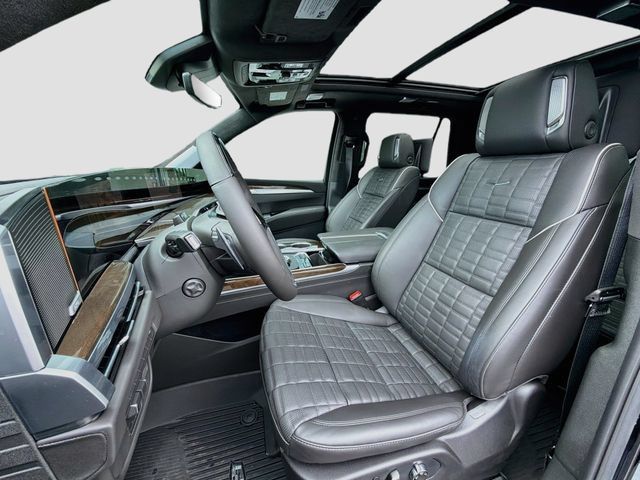 Used 2026 Cadillac Escalade Platinum Sport AWD/4WD image 11