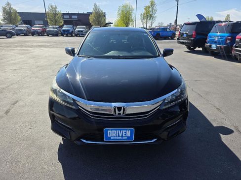 Used 2017 Honda Accord Sport image 2