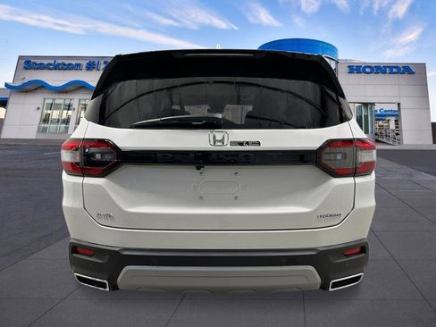 New 2025 Honda Pilot Touring image 4