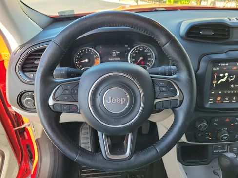 Used 2018 Jeep Renegade Limited w/ UConnect 8.4 Nav Group FWD image 31
