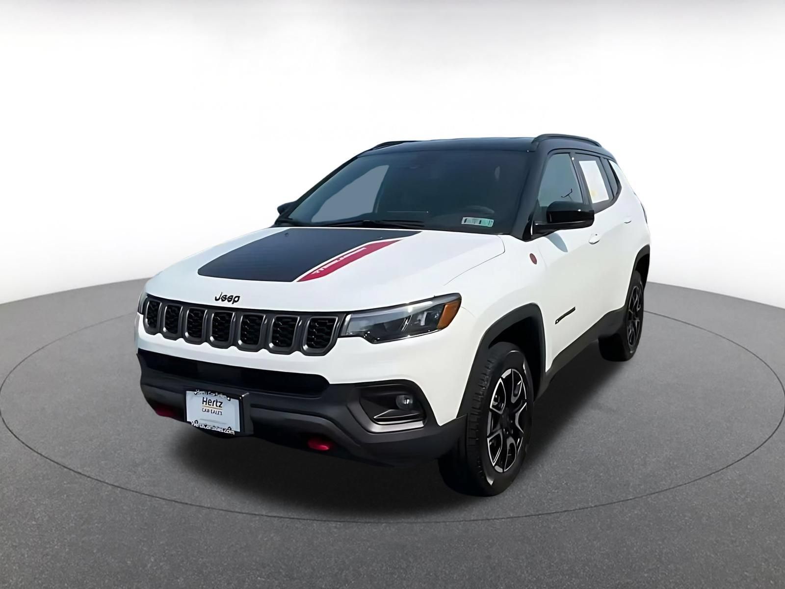 Used 2025 Jeep Compass Trailhawk AWD/4WD image 6