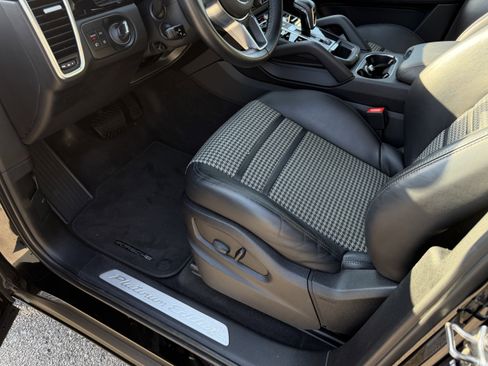 Used 2023 Porsche Cayenne Platinum Edition image 13