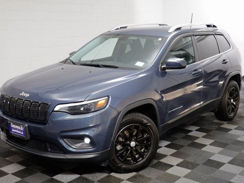 Used 2019 Jeep Cherokee Latitude w/ Cold Weather Group image 2