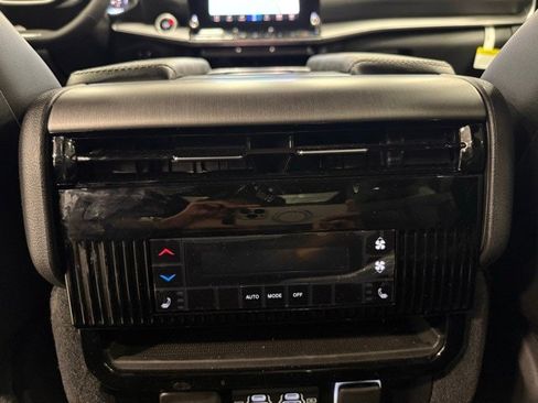 New 2025 Jeep Wagoneer Series III w/ Premium Group I image 22