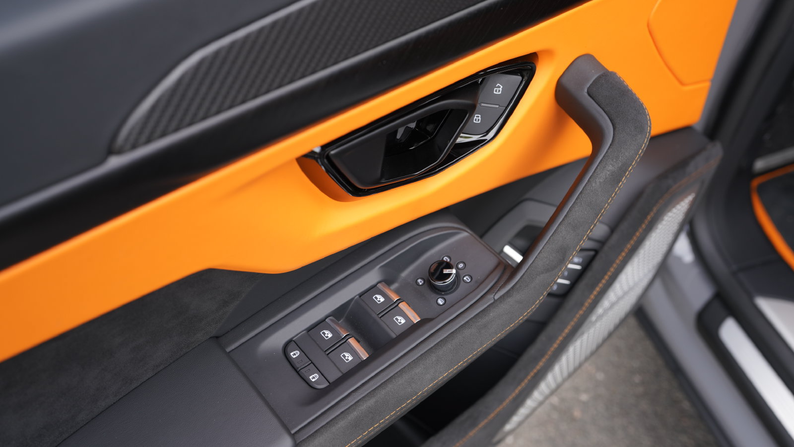 Used 2024 Lamborghini Urus S AWD/4WD image 30