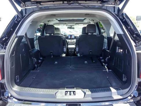 Used 2022 Ford Explorer XLT w/ Equipment Group 202A AWD/4WD image 29
