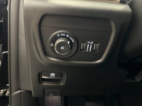 Used 2026 Jeep Grand Cherokee L Limited w/ Limited Altitude Package AWD/4WD image 32