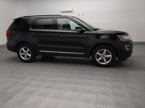 Used 2017 Ford Explorer XLT w/ Equipment Group 202A image 11