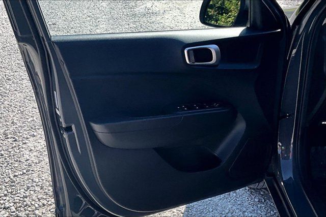 Used 2025 Hyundai Venue SEL FWD image 20
