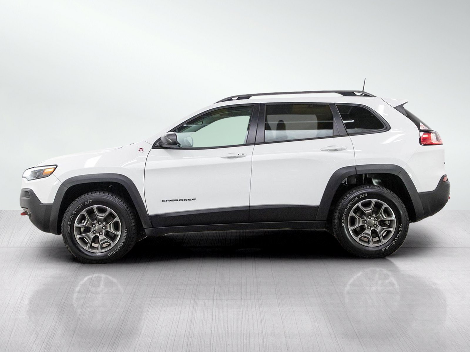 Used 2021 Jeep Cherokee Trailhawk AWD/4WD image 2