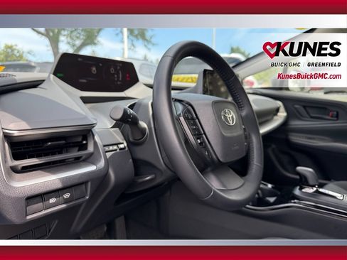 Used 2025 Toyota Prius LE FWD image 30