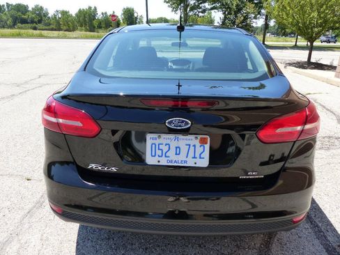 Used 2016 Ford Focus SE w/ SE Cold Weather Package FWD image 8