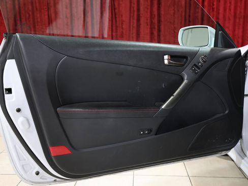 Used 2014 Hyundai Genesis 3.8 RWD image 11