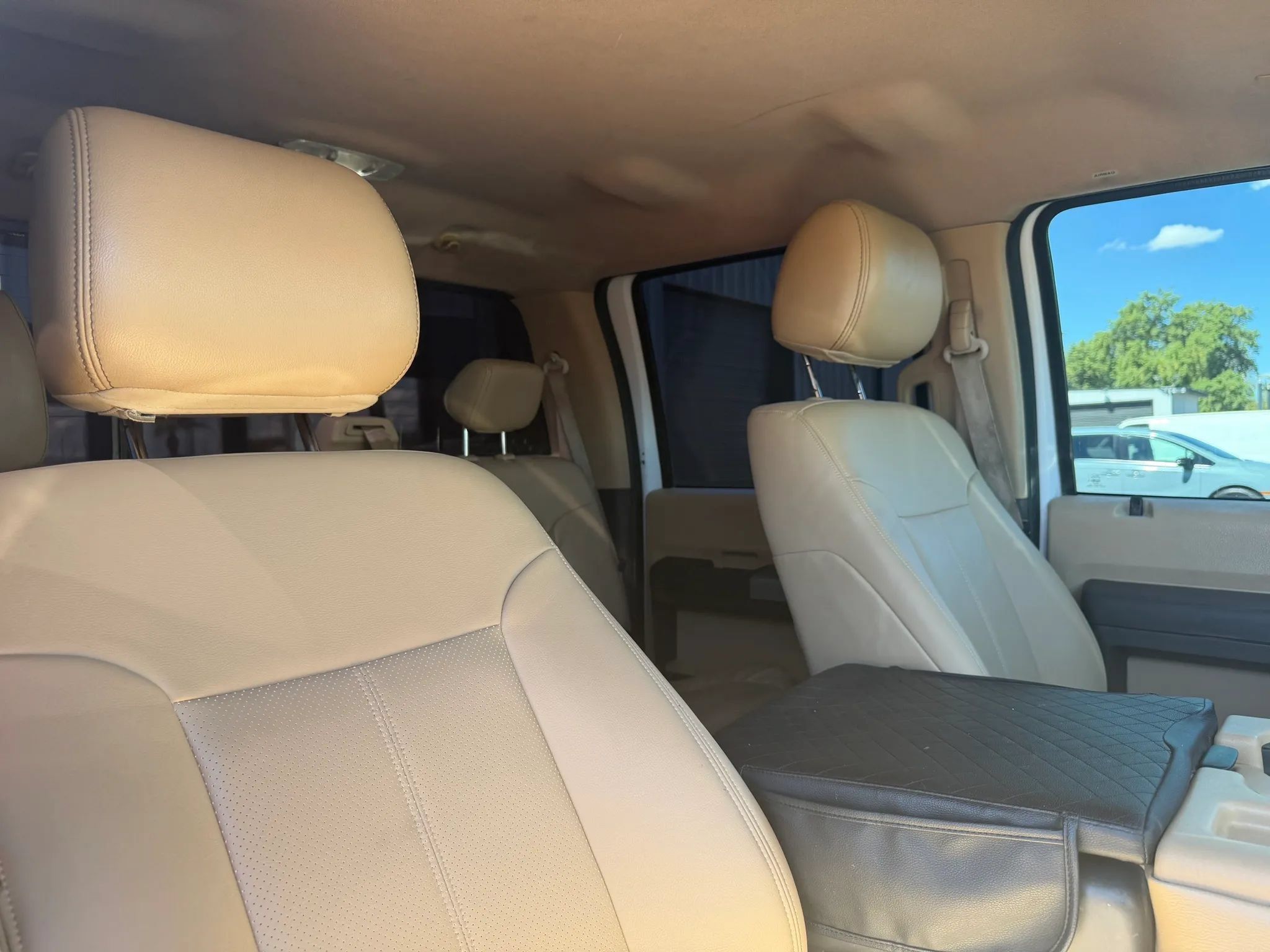 Used 2012 Ford F250 Lariat w/ Lariat Interior Pkg AWD/4WD image 28