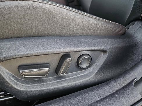 Used 2025 Toyota Camry SE image 13