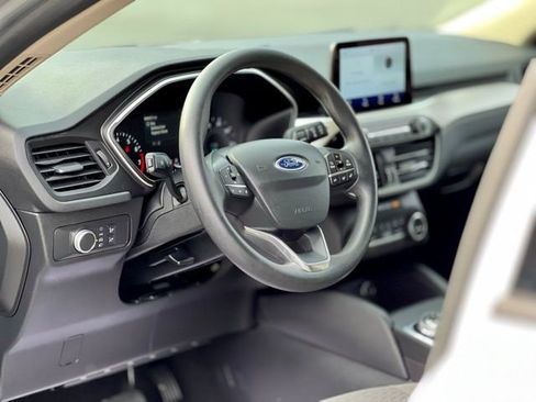 Used 2020 Ford Escape SE image 11