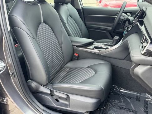 Used 2023 Toyota Camry SE FWD image 11