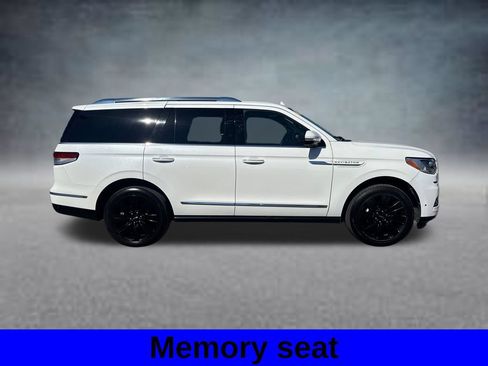 Used 2023 Lincoln Navigator Reserve AWD/4WD image 5