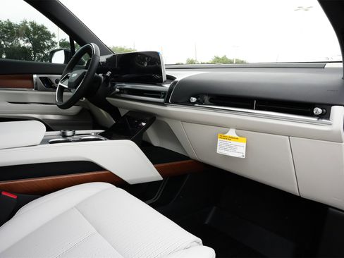 New 2026 Cadillac Vistiq Sport w/ LPO, Floor Liner Package image 24